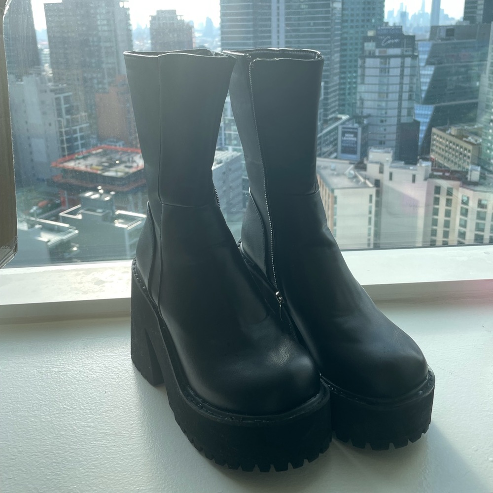 NWT Black Chunky Platform boots
